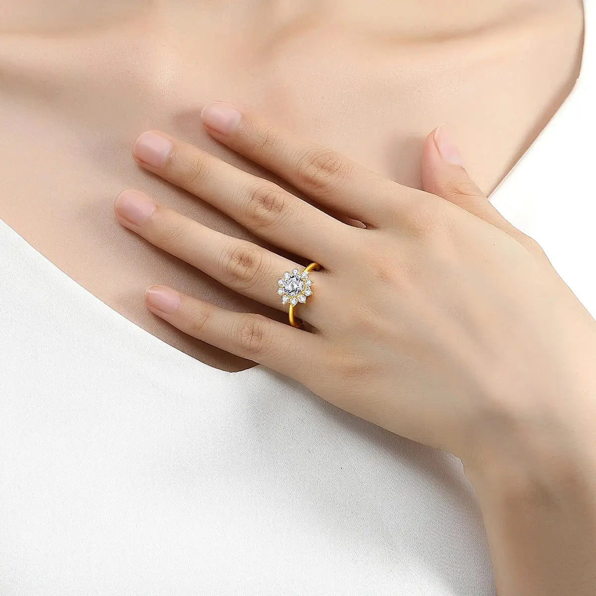 14K Gold Moissanite Flower Ring Dropshee